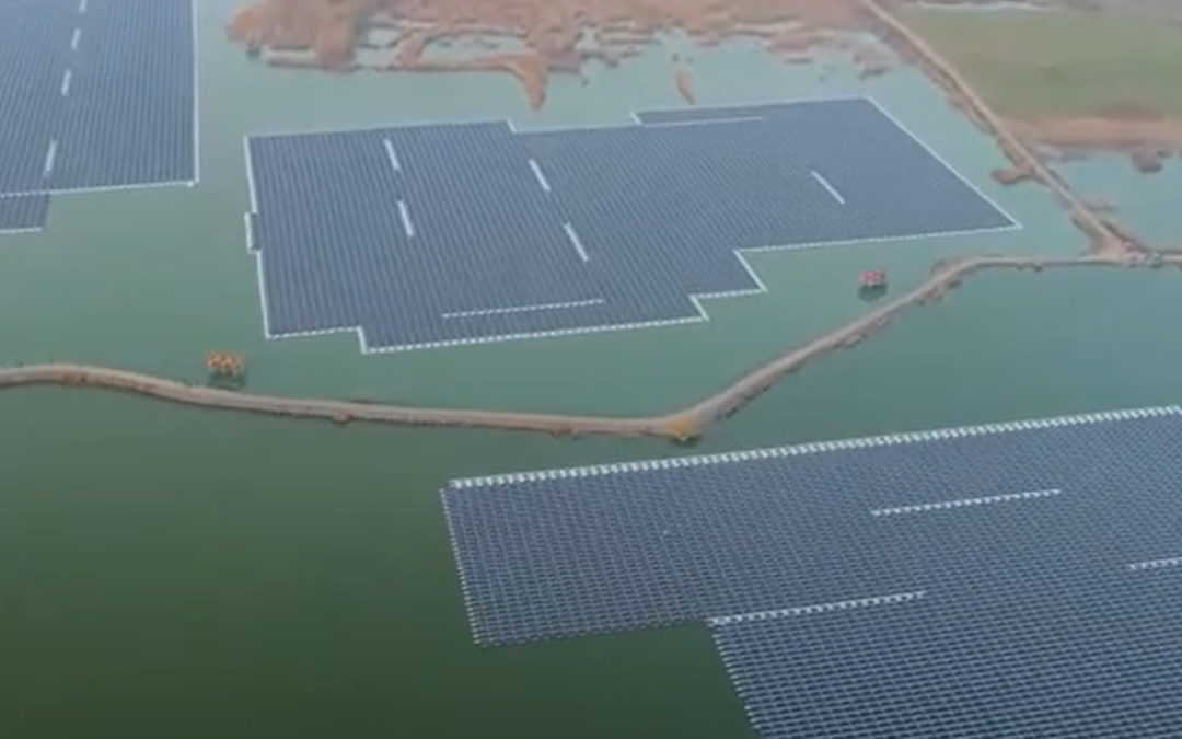 Video CECEP 70 MWp floating PV complex in China