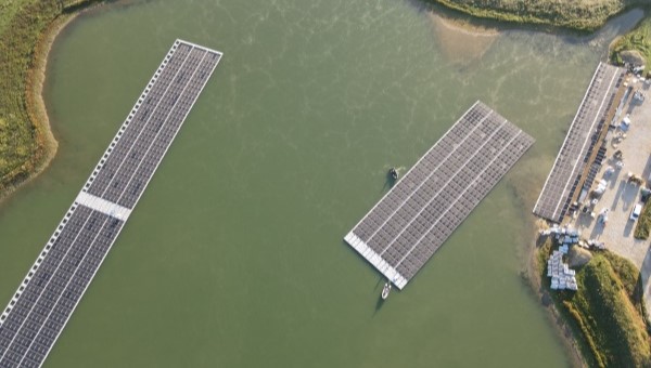 Trina Solar choisit Solutions30 pour réaliser avec Ciel et Terre un projet de photovoltaïque flottant de 14 MWc à Lescheroux sur une carrière reconvertie